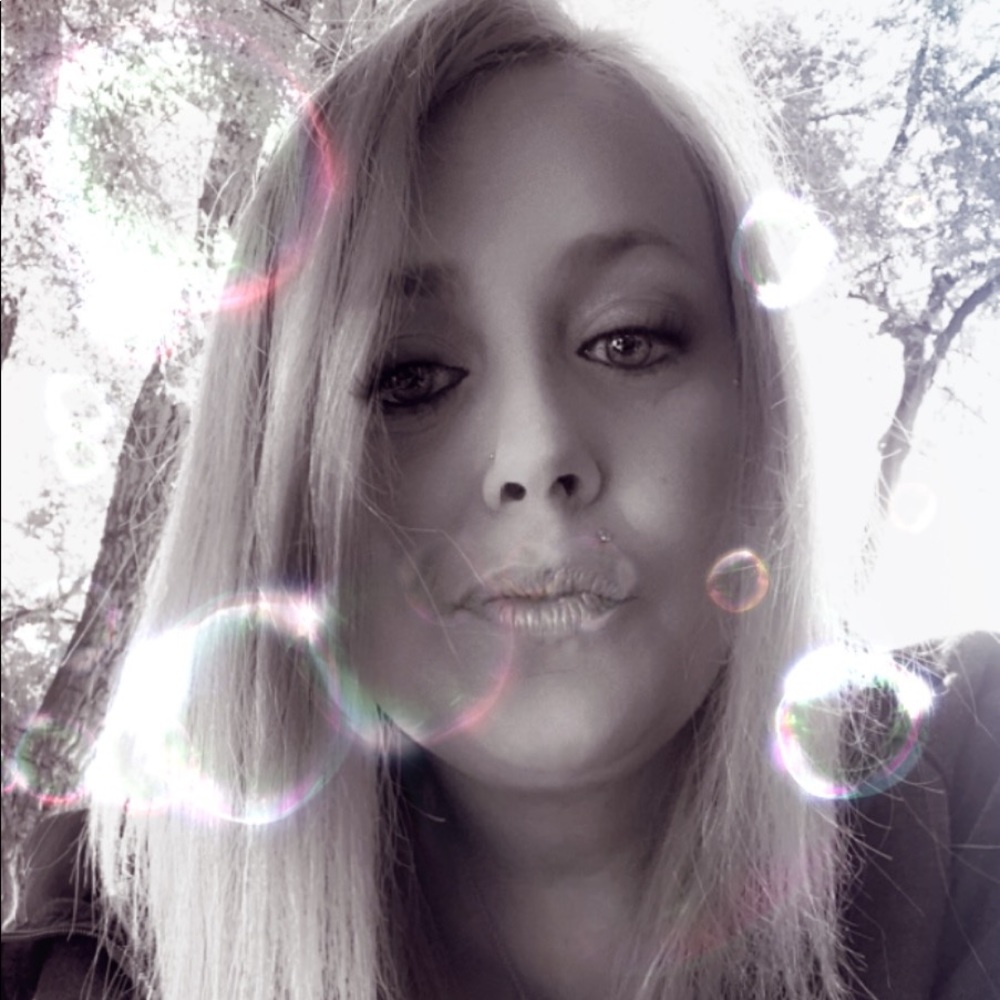 Meet your Posher, Crystal